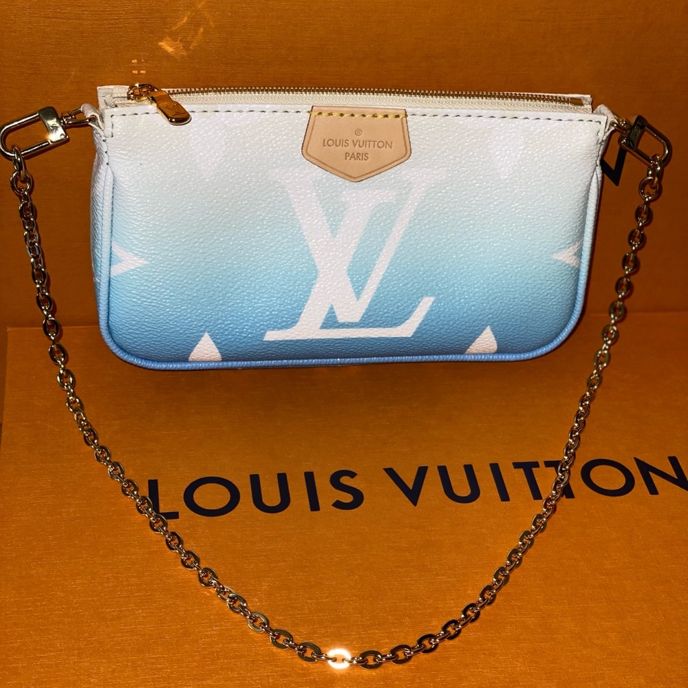 Louis Vuitton  Pochette accessories By The Pool